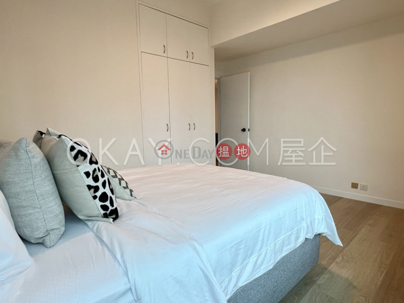 HK$ 44,000/ month, Hillsborough Court Central District | Elegant 2 bedroom on high floor with parking | Rental