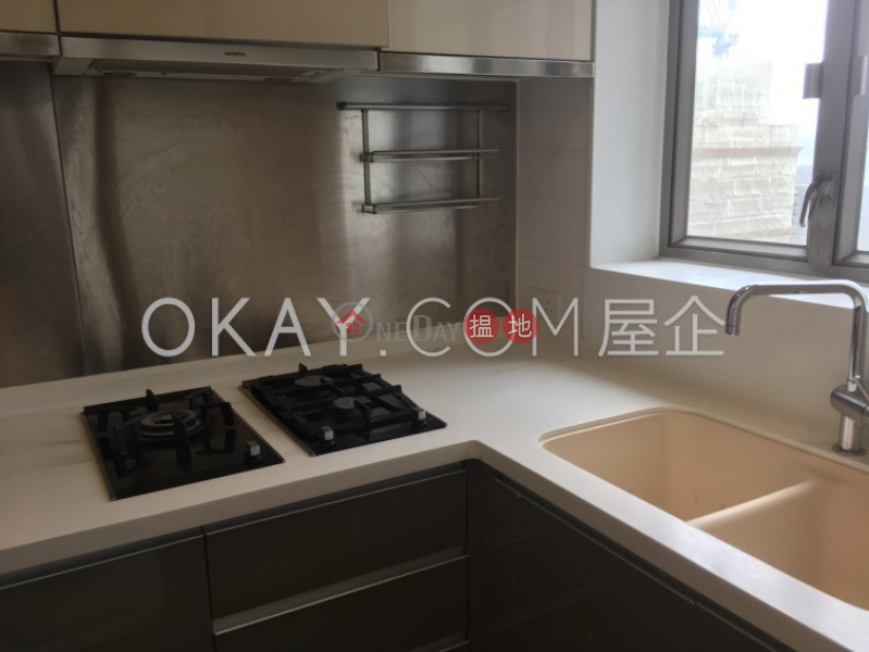 HK$ 39,000/ month Island Crest Tower 2 Western District | Gorgeous 2 bedroom on high floor with balcony | Rental
