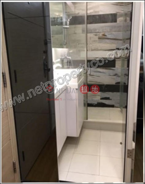 Apartment for Rent with Balcony 70\', Wah Koon Building 華冠大廈 Rental Listings | Western District (A036177)