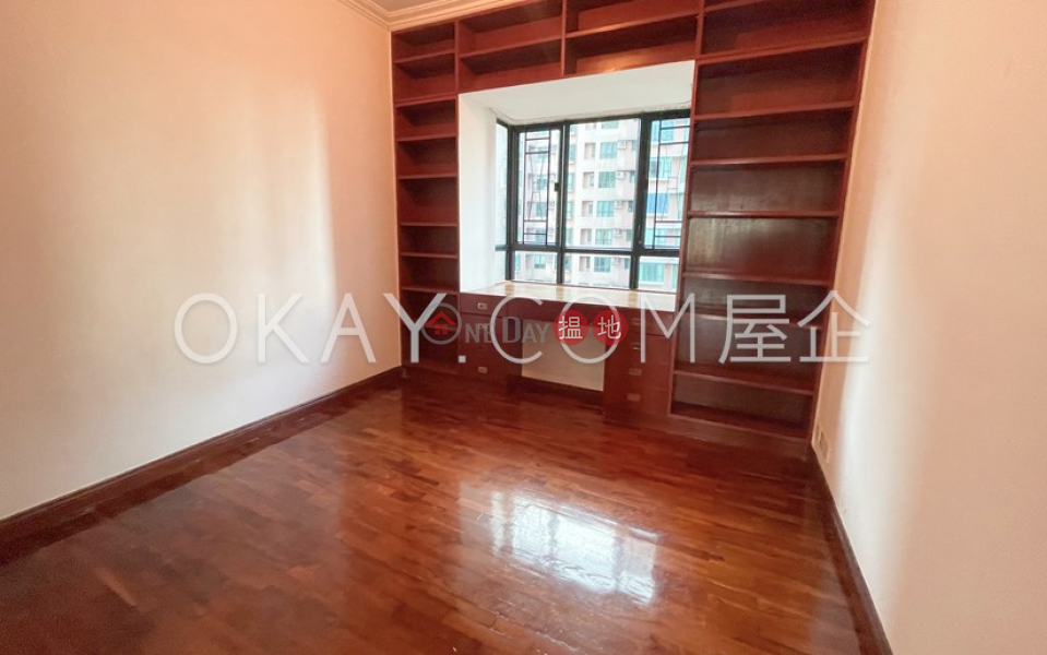 HK$ 85,000/ month Dynasty Court Central District Lovely 3 bed on high floor with harbour views & parking | Rental