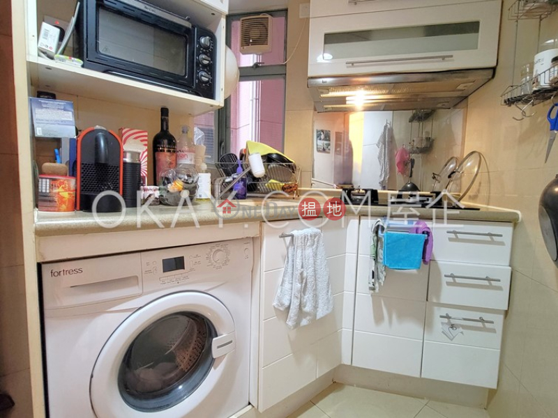 HK$ 8M | Queen\'s Terrace | Western District Cozy 2 bedroom in Sheung Wan | For Sale