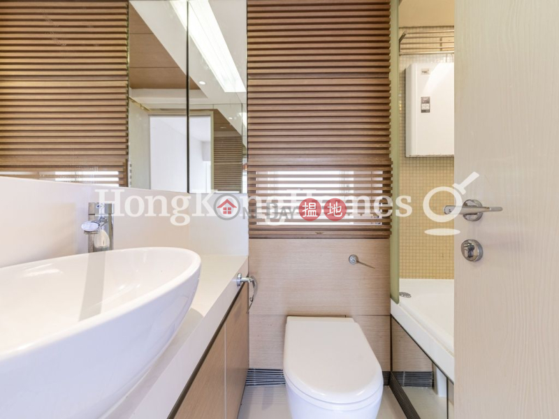 3 Bedroom Family Unit for Rent at Centrestage | Centrestage 聚賢居 Rental Listings