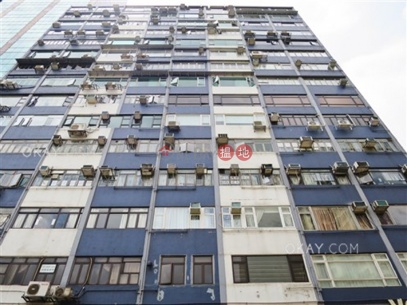 HK$ 37,000/ 月華都大廈灣仔區-3房2廁,實用率高,極高層,露台華都大廈出租單位