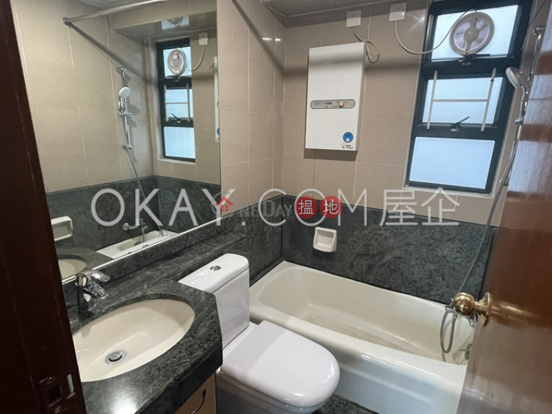 HK$ 30,000/ month, Dragon Court Western District Tasteful 3 bedroom on high floor | Rental