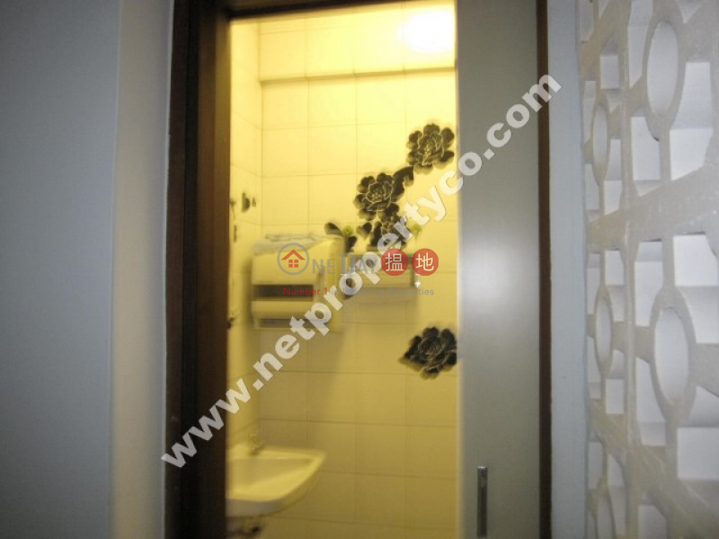 HK$ 21,420/ month Fu Fai Commercial Centre Western District | Located at Sheung Wan District office for Rent