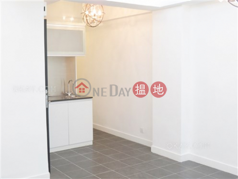 Practical with terrace & balcony | Rental | 42 Aberdeen Street 鴨巴甸街42號 _0
