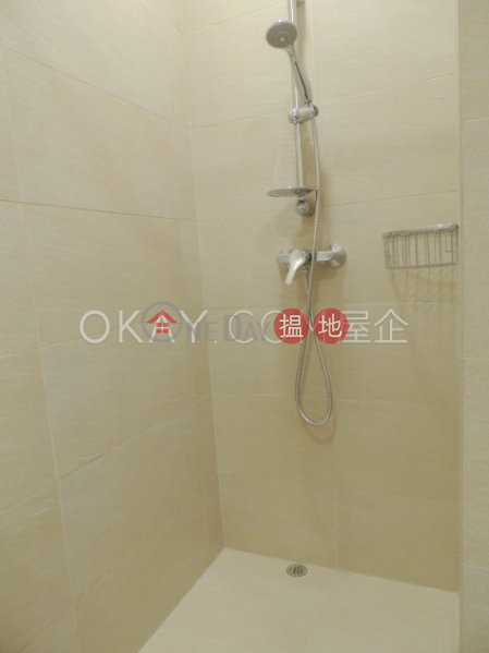Rare 2 bedroom in The Peak | Rental, Vivian Court 瑞燕大廈 Rental Listings | Central District (OKAY-R38098)
