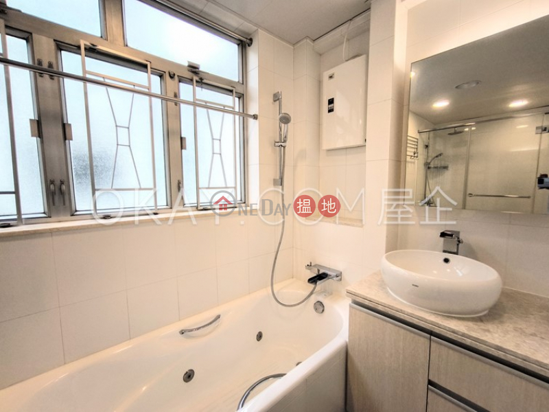 Popular 2 bedroom with parking | For Sale | Royal Villa 六也別墅 Sales Listings