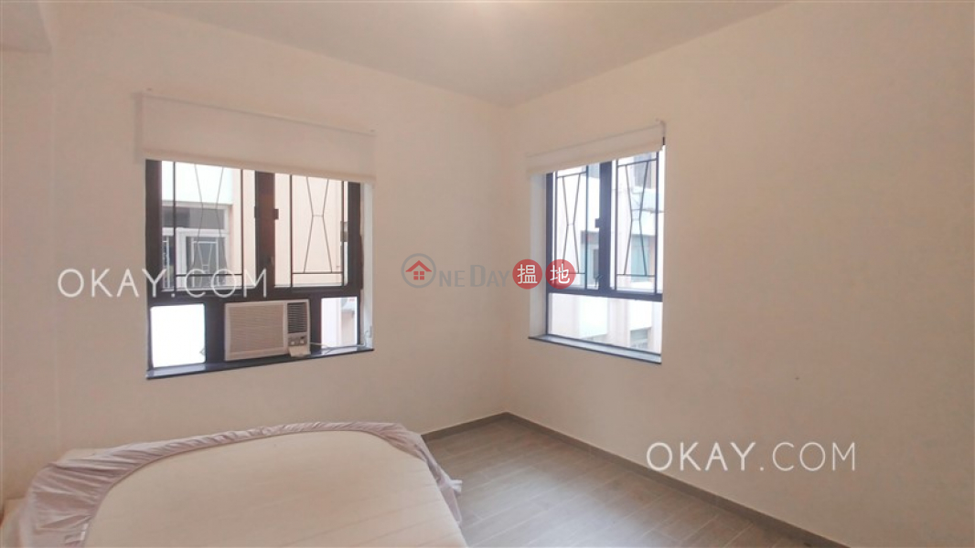 HK$ 25,000/ month | Vienna Mansion Wan Chai District Practical 2 bedroom on high floor with balcony | Rental