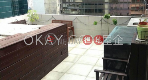 Charming 2 bedroom on high floor with rooftop | Rental | Hang Tat Mansion 恆達樓 _0