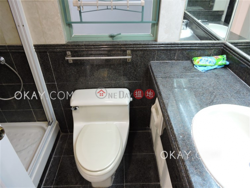 HK$ 33,000/ month Goldwin Heights | Western District, Charming 3 bedroom in Mid-levels West | Rental