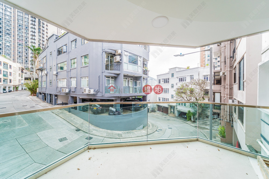 Tranquil area low rise with brand new deco | Royal Villa 六也別墅 Sales Listings