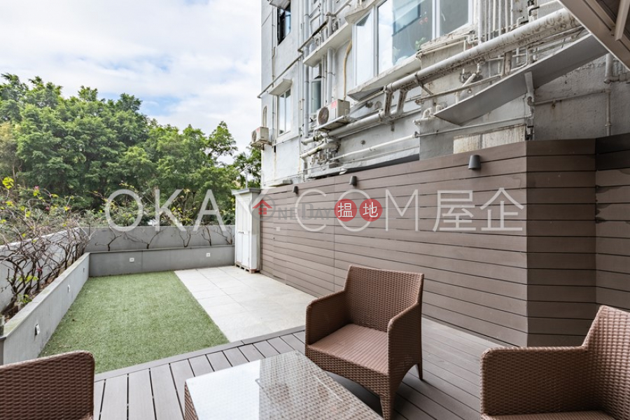 HK$ 9.9M, Wah Po Building, Western District, Lovely 1 bedroom with harbour views & terrace | For Sale