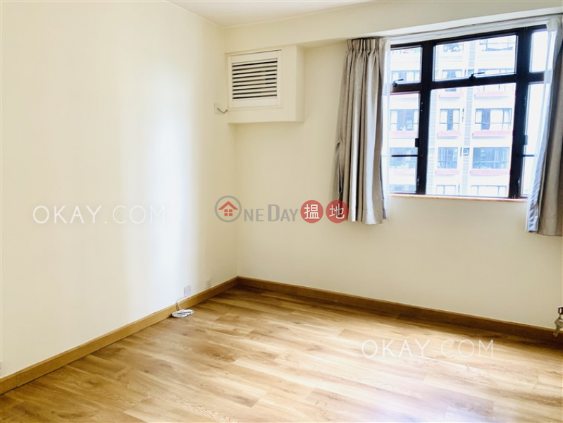 HK$ 33,000/ month, Roc Ye Court Western District Gorgeous 2 bedroom on high floor | Rental