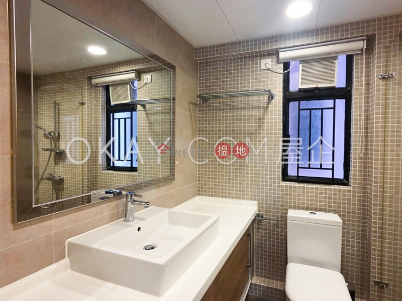 Beautiful 3 bedroom with balcony & parking | Rental | Dynasty Court 帝景園 Rental Listings