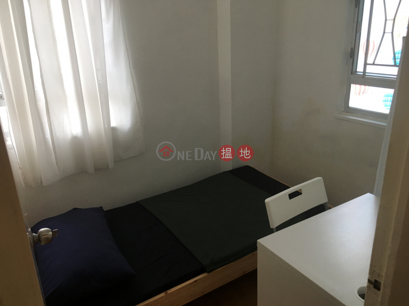HK$ 14,000/ month, Good World Building, Yau Tsim Mong rince Edward 3 Bedroom Apartment 10 Minutes Walk to Prince Edward MTR Station Include Management Fee
