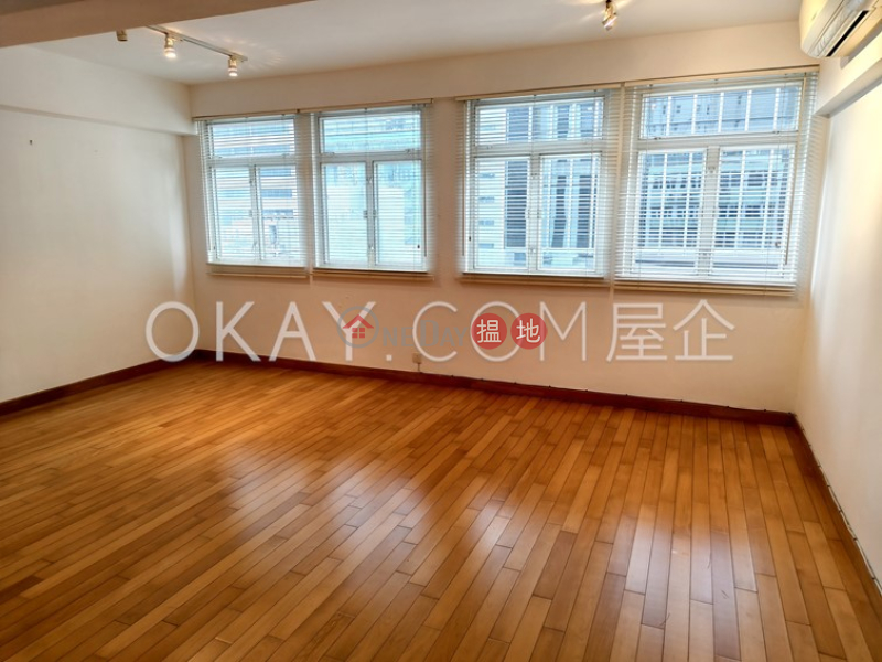 Cozy 1 bedroom in Wan Chai | Rental, Wing Cheong Building 永昌大廈 Rental Listings | Wan Chai District (OKAY-R373645)