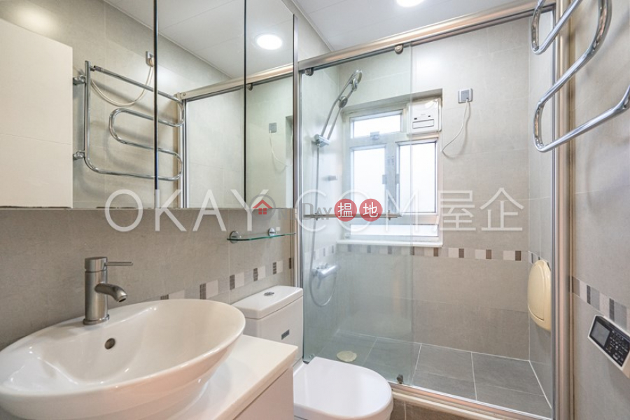 HK$ 65,000/ month | Evergreen Villa Wan Chai District, Efficient 3 bedroom with balcony & parking | Rental