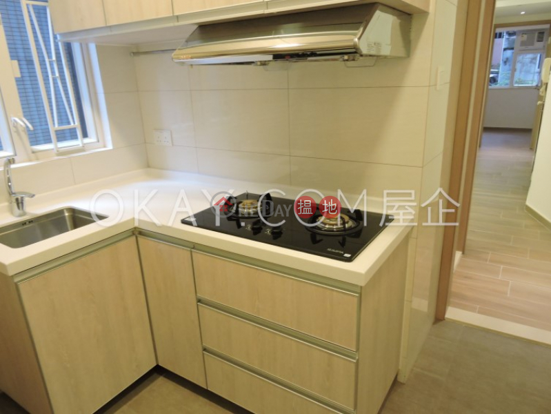 HK$ 30,000/ month | Carlos Court | Western District | Generous 3 bedroom in Mid-levels West | Rental