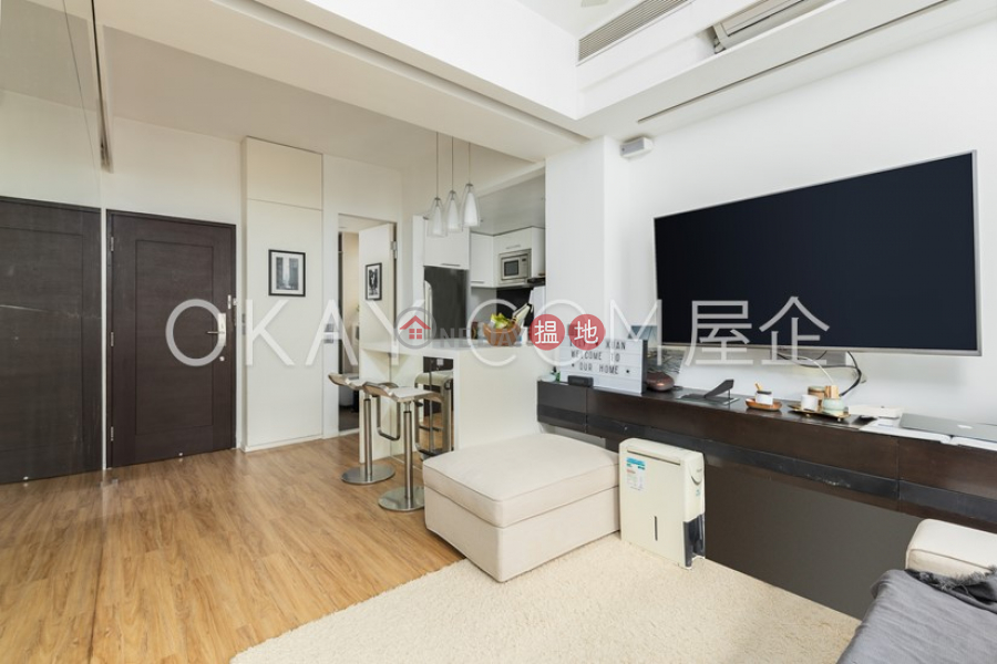 HK$ 31,000/ month | Wing Yu Building, Western District, Unique 2 bedroom on high floor with rooftop | Rental