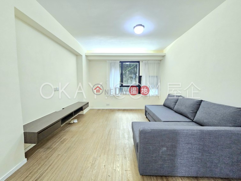 Luxurious 1 bedroom with parking | Rental | Pine Gardens 松苑 Rental Listings