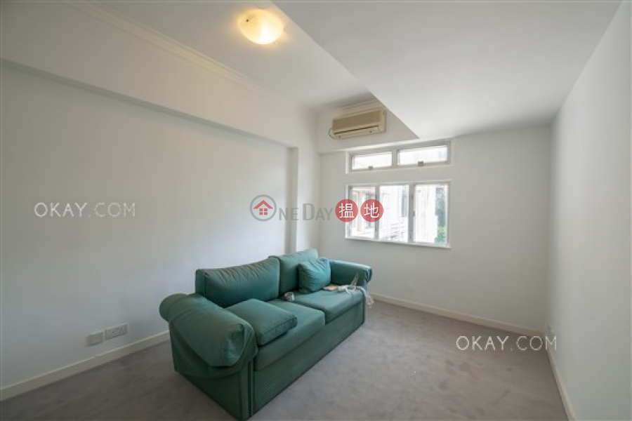 HK$ 72,000/ month | Medallion Heights Western District, Exquisite 3 bed on high floor with balcony & parking | Rental