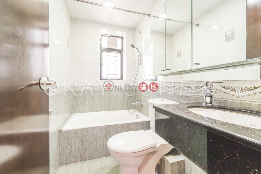 Elegant 3 bedroom with balcony & parking | Rental | Royal Court 騰黃閣 Rental Listings
