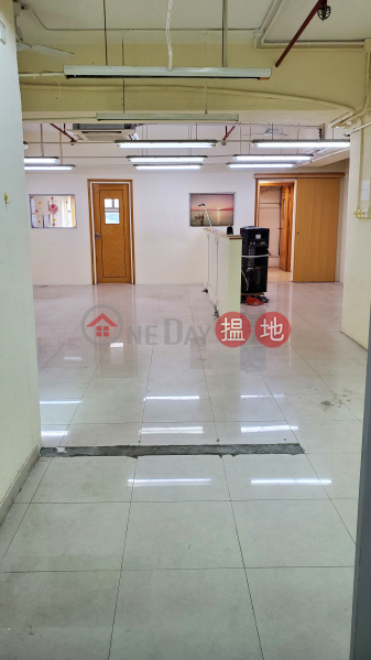 HK$ 3.28M Koon Wah Mirror Factory 6th Building, Tuen Mun, The warehouse office building has been renovated