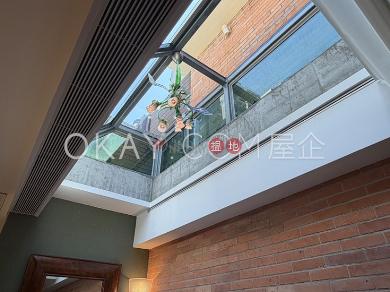 HK$ 1,280萬鳳輝臺 7-8 號灣仔區-1房2廁,實用率高,極高層鳳輝臺 7-8 號出售單位