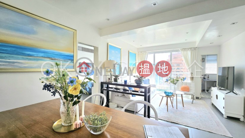 Efficient 2 bed on high floor with balcony & parking | For Sale | Wing Fook Court 永福閣 _0