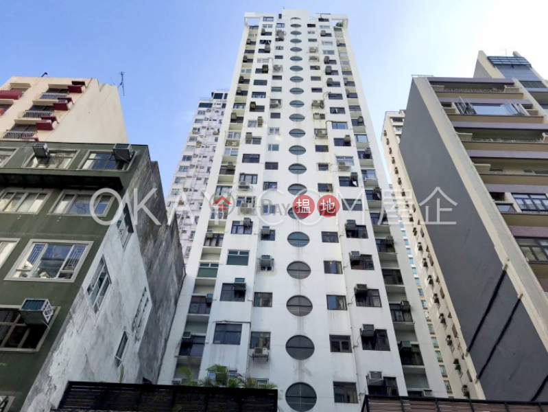 HK$ 10.4M | Fairview Court | Wan Chai District Tasteful 2 bedroom with terrace | For Sale