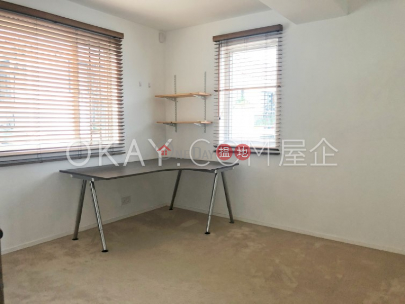 Nicely kept house with rooftop, terrace & balcony | For Sale | Po Lo Che Road Village House 菠蘿輋村屋 Sales Listings
