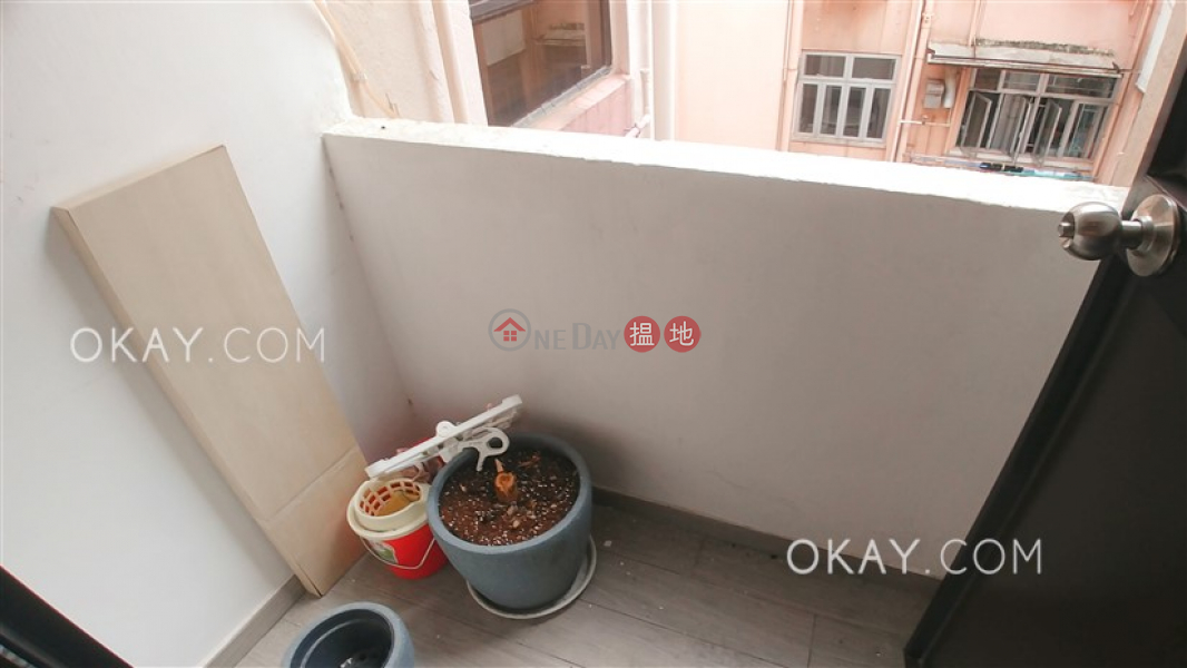 HK$ 25,000/ month | Vienna Mansion Wan Chai District Practical 2 bedroom on high floor with balcony | Rental