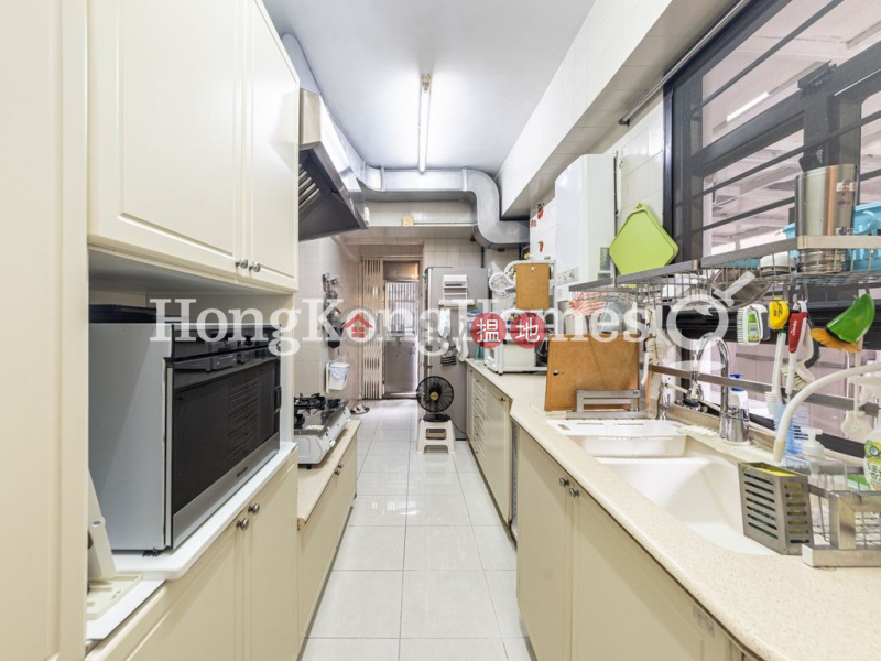 HK$ 43.8M | Wah Fung Mansion | Wan Chai District | 3 Bedroom Family Unit at Wah Fung Mansion | For Sale