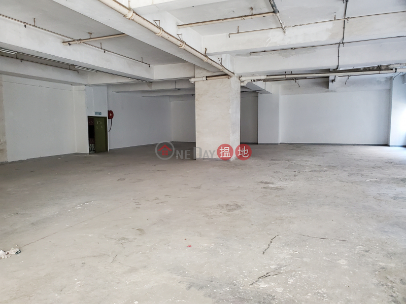 Professional warehouse with a 15-foot ceiling, strong electrical system, and crane arm for direct hoisting of goods to the parking lot. | Sun Hing Industrial Building 新興工業大廈 Rental Listings