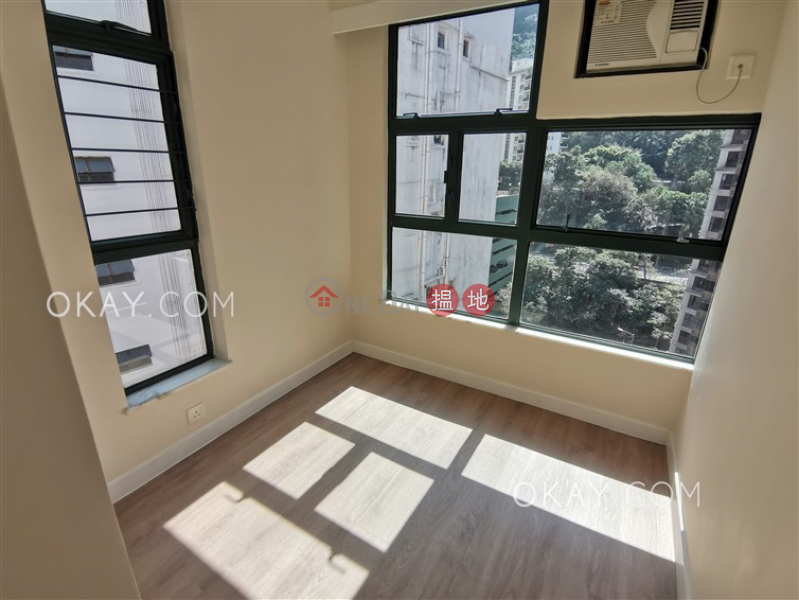 HK$ 27,000/ month, Peaksville, Western District, Luxurious 3 bedroom with parking | Rental