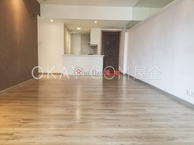 Elegant 3 bedroom with balcony | For Sale | King\'s Garden 健園 Sales Listings