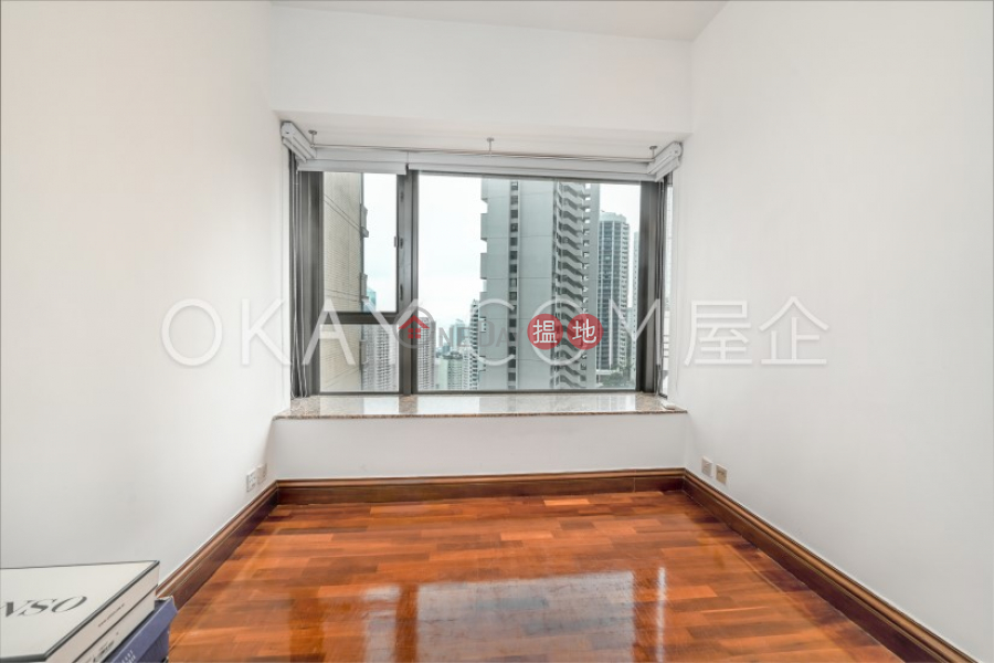 Exquisite 3 bedroom on high floor with parking | For Sale | Tavistock II 騰皇居 II Sales Listings