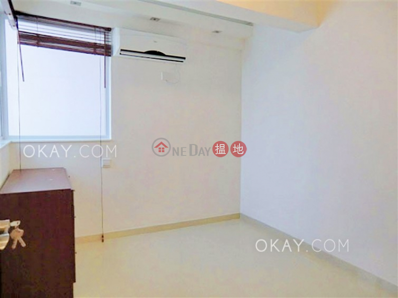 HK$ 29,800/ month Bonham Crest, Western District, Gorgeous 2 bedroom in Mid-levels West | Rental