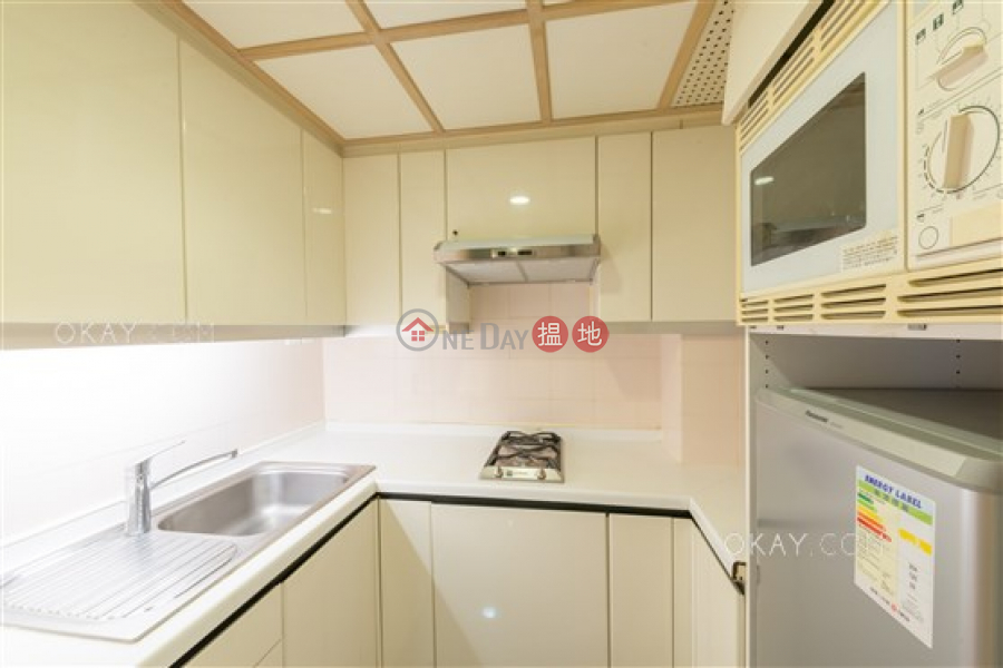 Charming 1 bedroom on high floor with sea views | Rental | Convention Plaza Apartments 會展中心會景閣 Rental Listings
