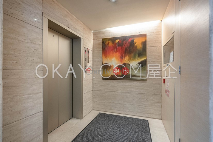 Beautiful 2 bedroom with parking | For Sale | Craigmount 紀園 Sales Listings