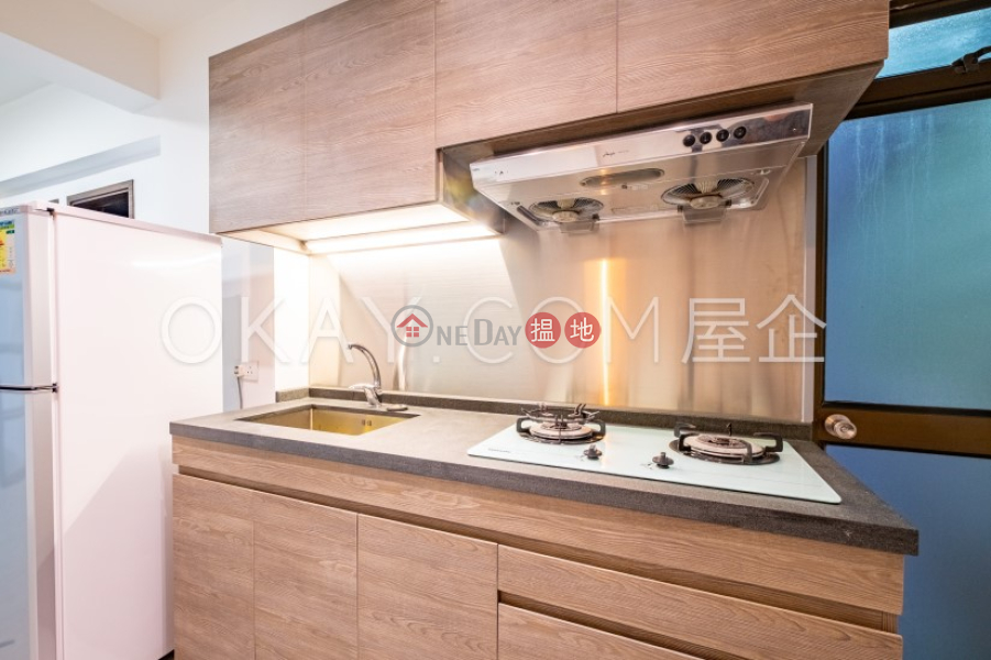 Intimate 2 bedroom in Mid-levels Central | Rental | Kam Fai Mansion 錦輝大廈 Rental Listings