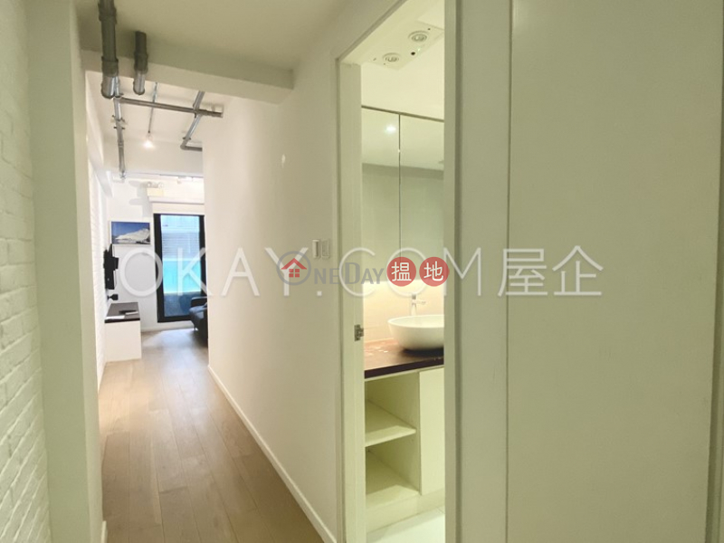 HK$ 26,000/ 月AUGURY 130-西區1房1廁,露台錦全樓出租單位