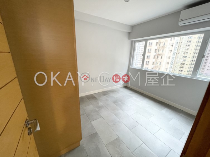HK$ 9.5M Peace Tower, Western District Generous 2 bedroom in Mid-levels West | For Sale