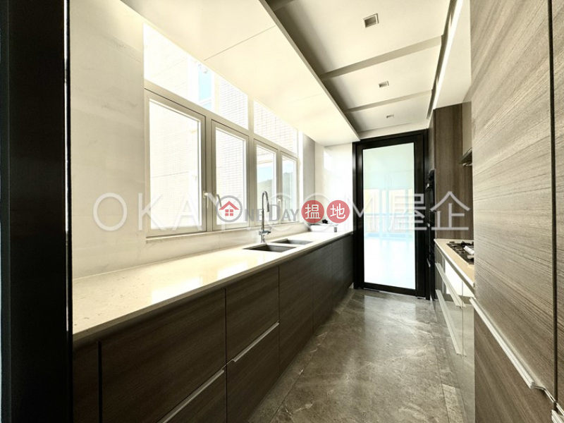 HK$ 27M | Redhill Peninsula Phase 1, Southern District | Luxurious 2 bedroom with balcony & parking | For Sale