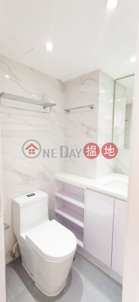 Rare studio on high floor with sea views | For Sale | Convention Plaza Apartments 會展中心會景閣 Sales Listings