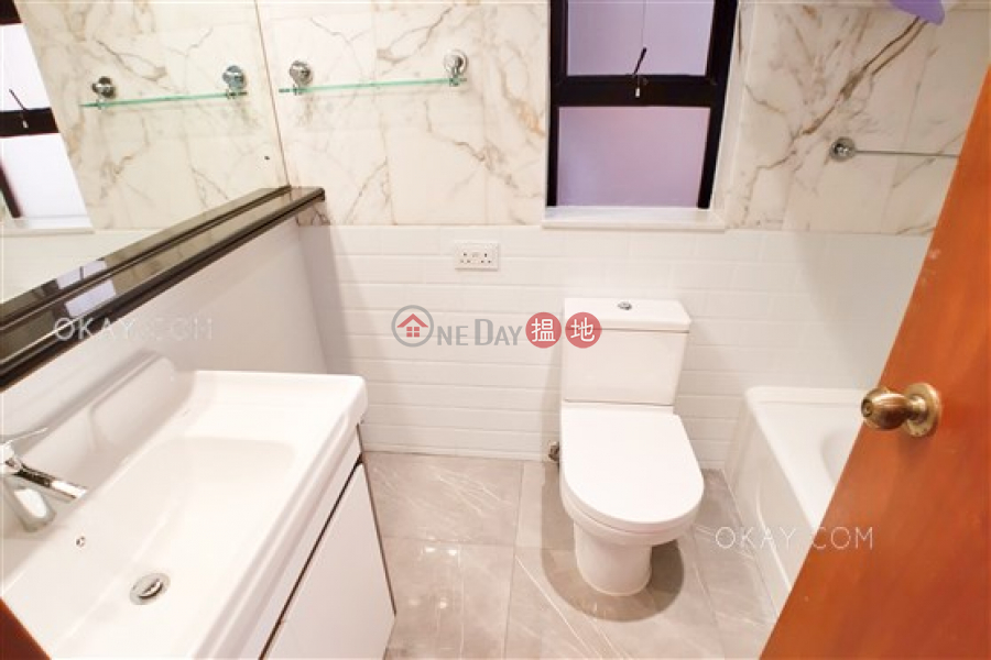 HK$ 27,000/ 月-蔚華閣-西區-2房1廁,實用率高,極高層《蔚華閣出租單位》