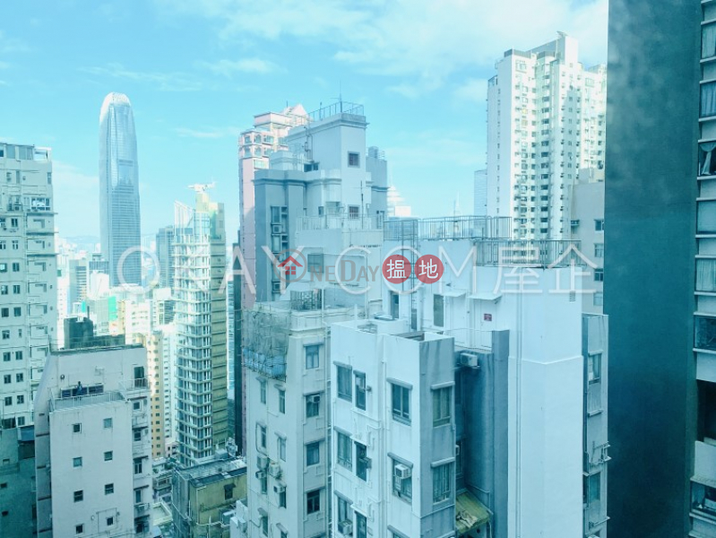 Lovely 2 bedroom in Mid-levels West | For Sale | Fairview Height 輝煌臺 Sales Listings
