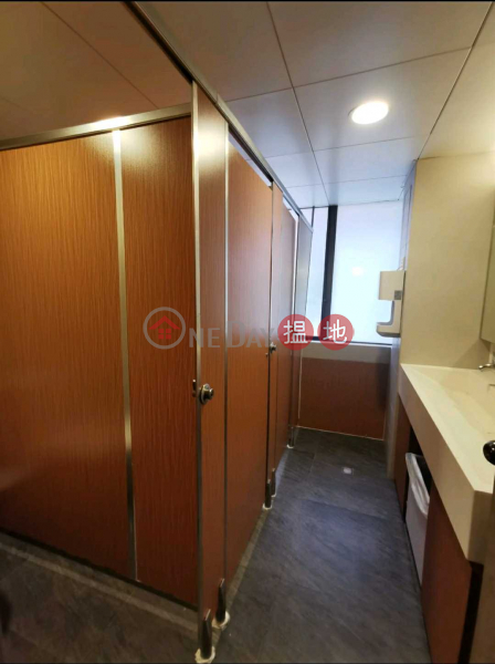 HK$ 87,900/ month, Beverly House Wan Chai District, TEL: 98755238