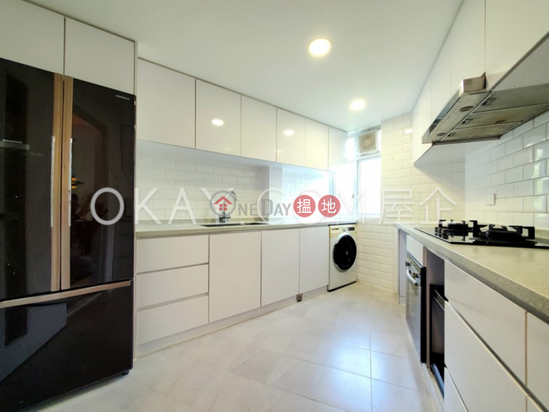 香港搵樓|租樓|二手盤|買樓| 搵地 | 住宅出租樓盤3房2廁,極高層,連車位,露台龍華花園出租單位